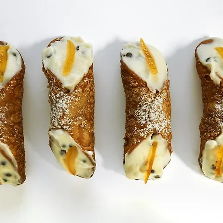 Bed & Breakfast Cannoli